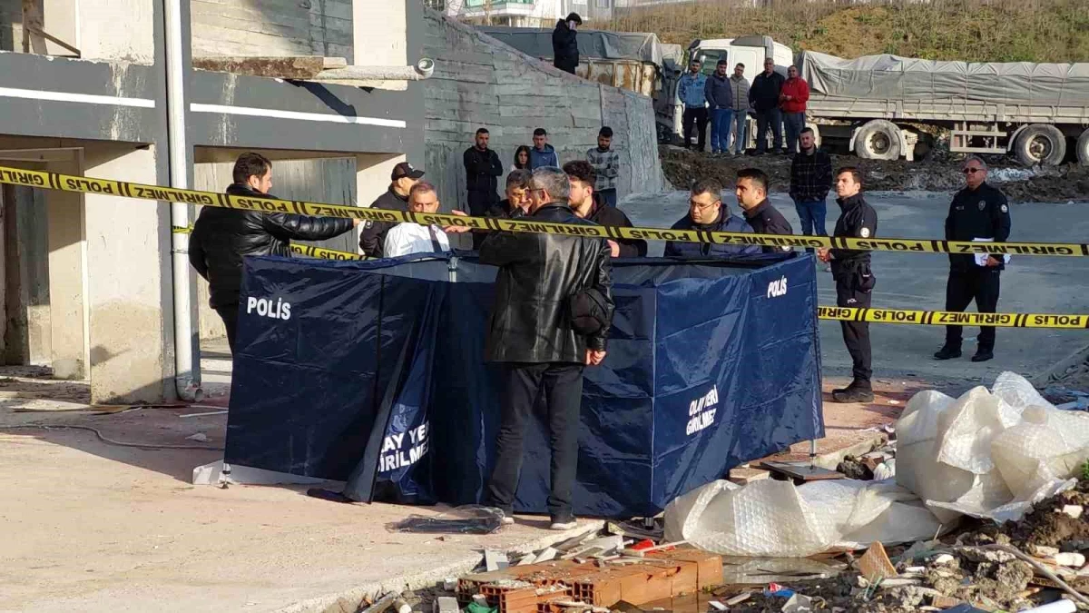 Terastan Düşen Genç Hayatını Kaybetti 