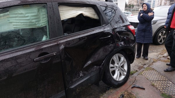 İlkadım da Trafik Kazası : 2 Araç Çarpıştı 