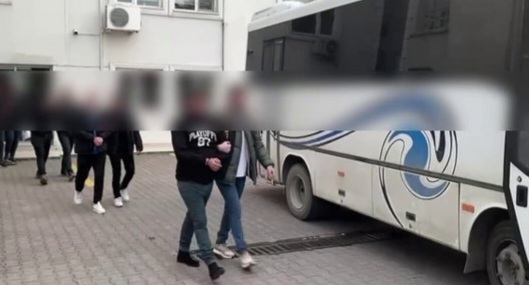 Dolandırıcılar Eş zamanlı Operasyonla Yakalandı