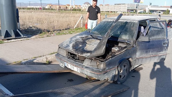 Seyir Halinde ki Otomobil Alev Aldı 