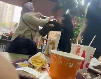 AVM'nin Ortasında Kadın Kavgası