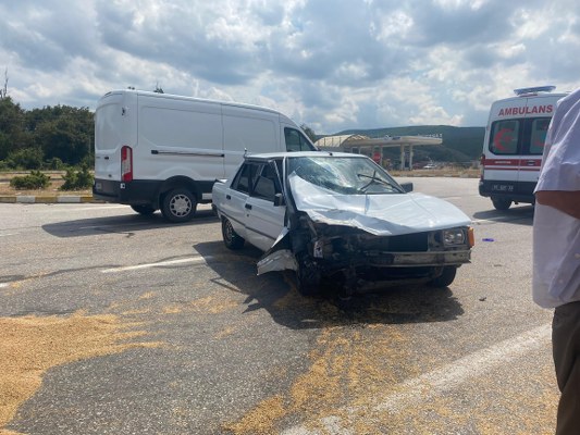 Samsun da Traktör ile Otomobil Çarpıştı 