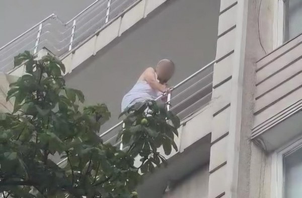 Yaşlı Kadın İntihara Teşebbüs Etti