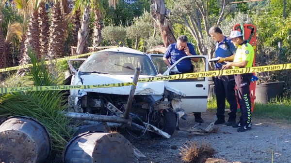 Samsun da Otomobil Durağa Çarptı a