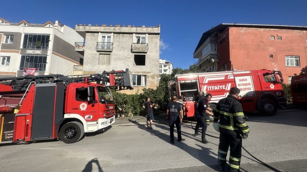 3 Katlı Binada Yangın Çıktı 