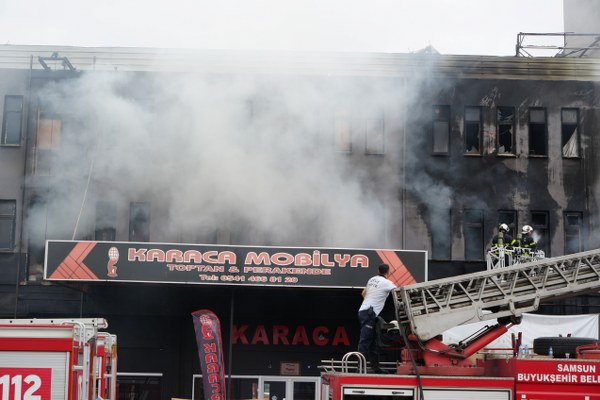 Tekkeköy'de Mobilya İmalathanesinde Yangın