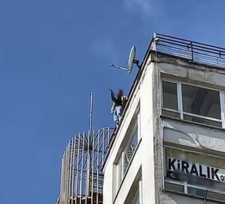 Bafra İş Hanın'da İntihar Girişimi 