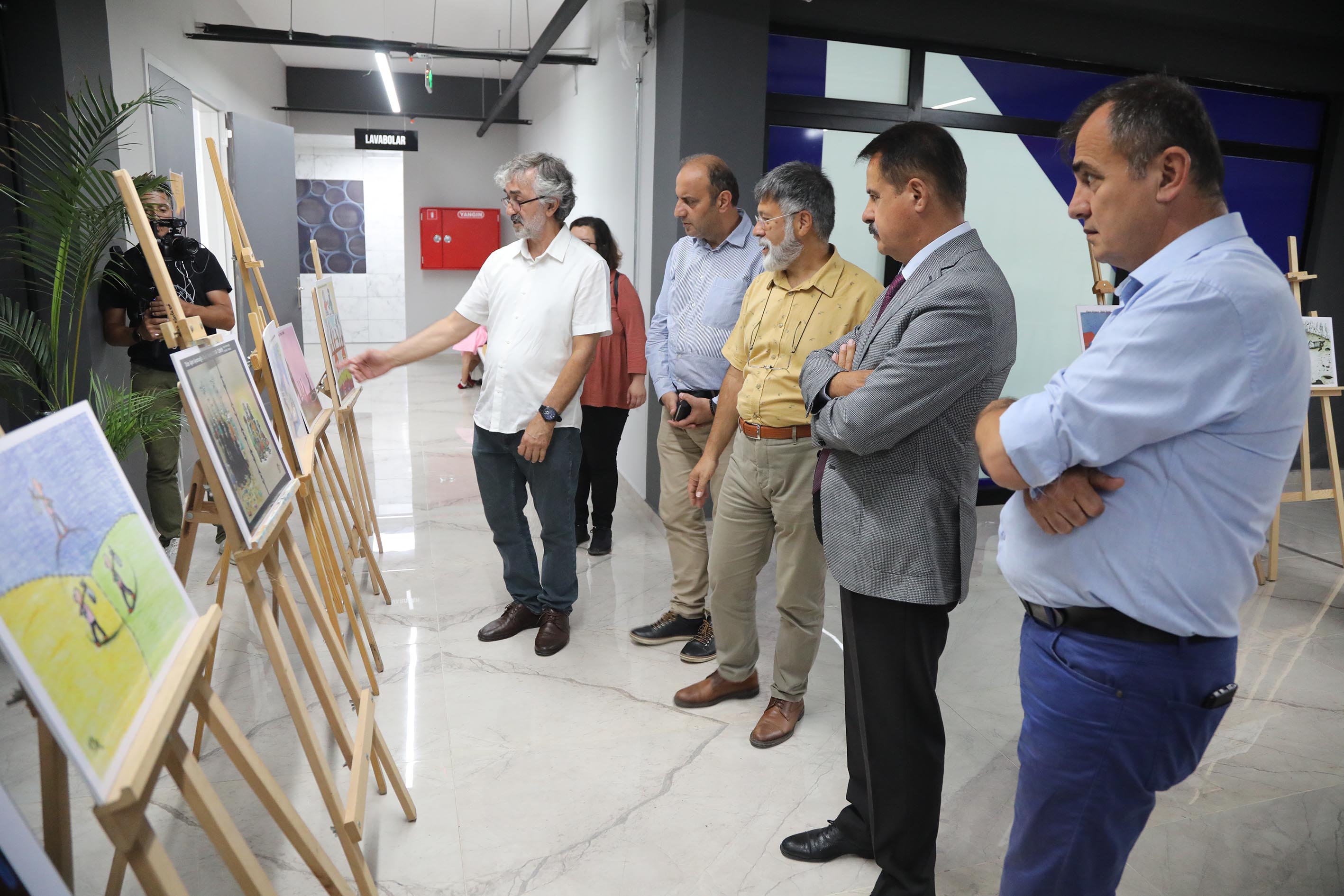 Çocukların gözünden çarpıcı ‘Göç’ sergisi