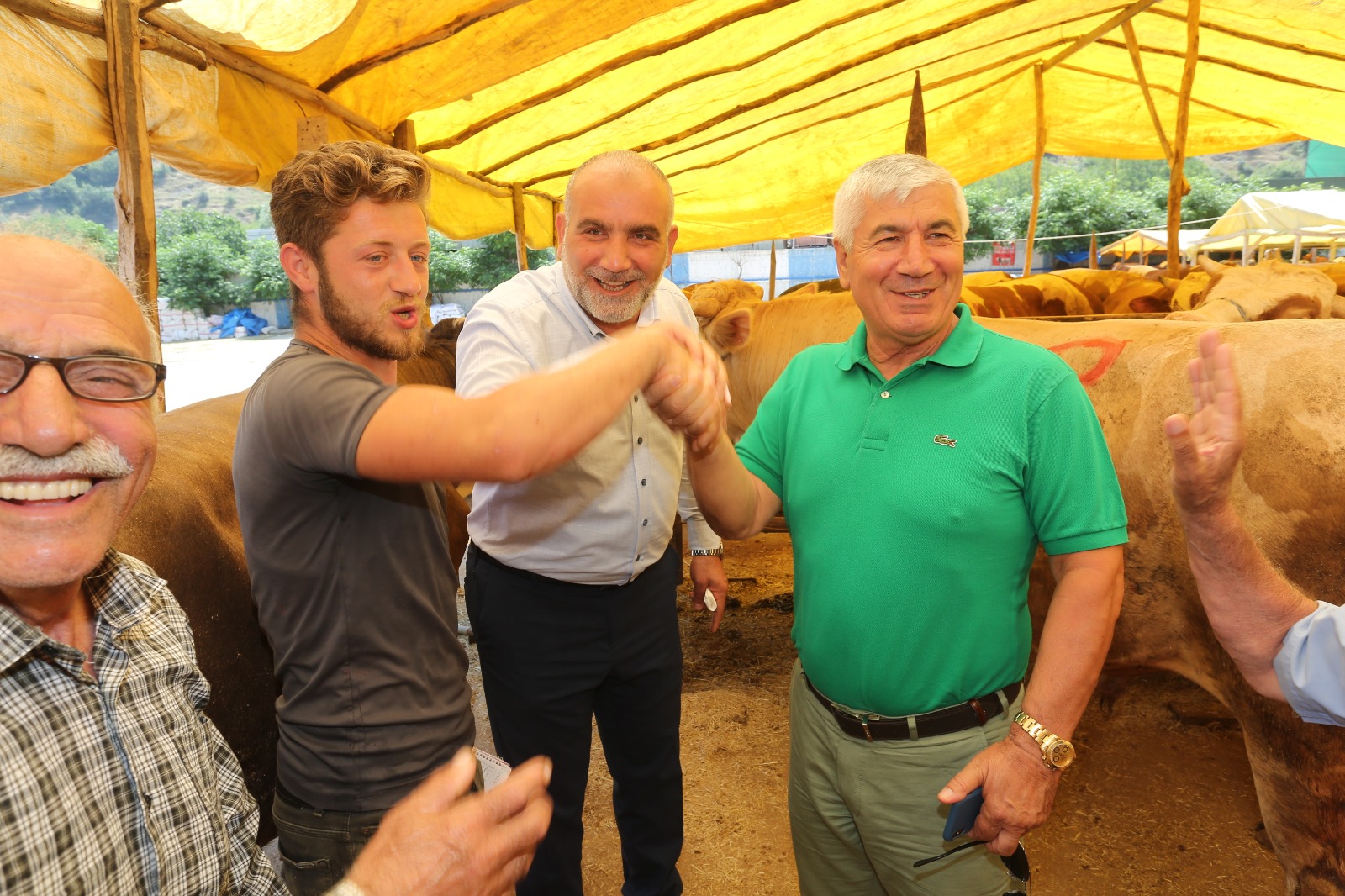 Başkan Sandıkçı Hayvan Pazarı’nı Ziyaret Etti.