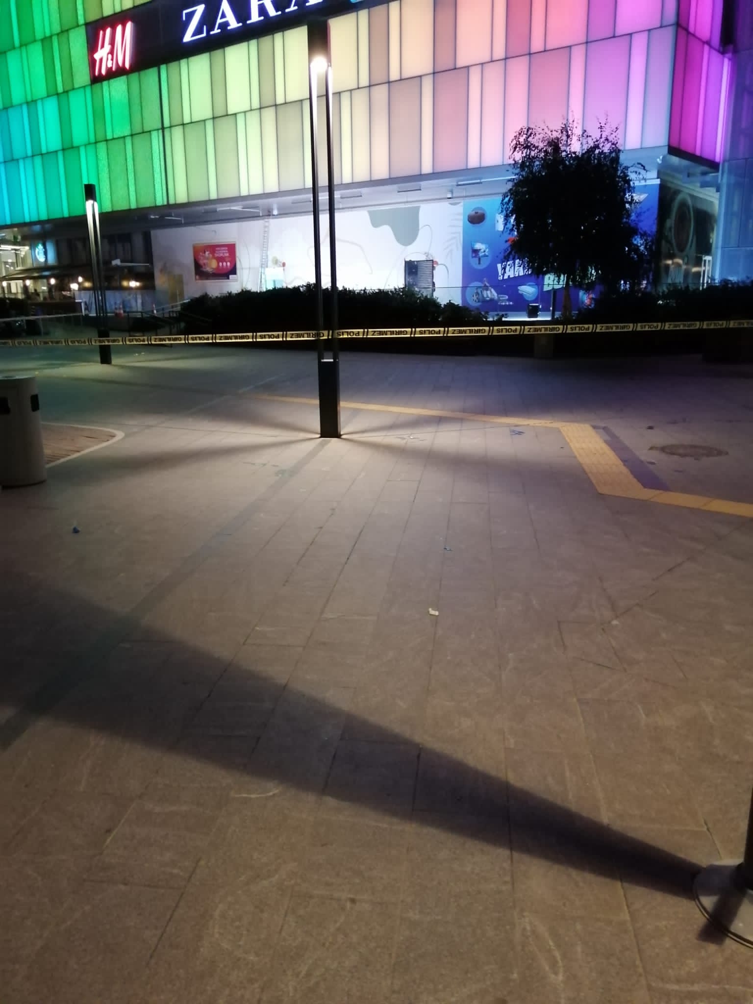 Piazza Avm Önünde Şüpheli Paket