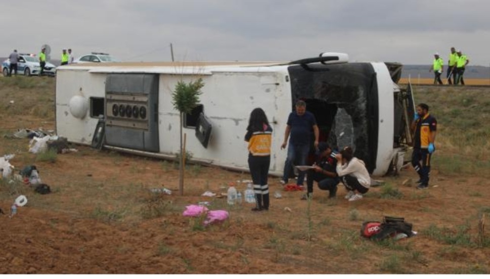 Kayseri'de Yolcu Otobüsü Devrildi