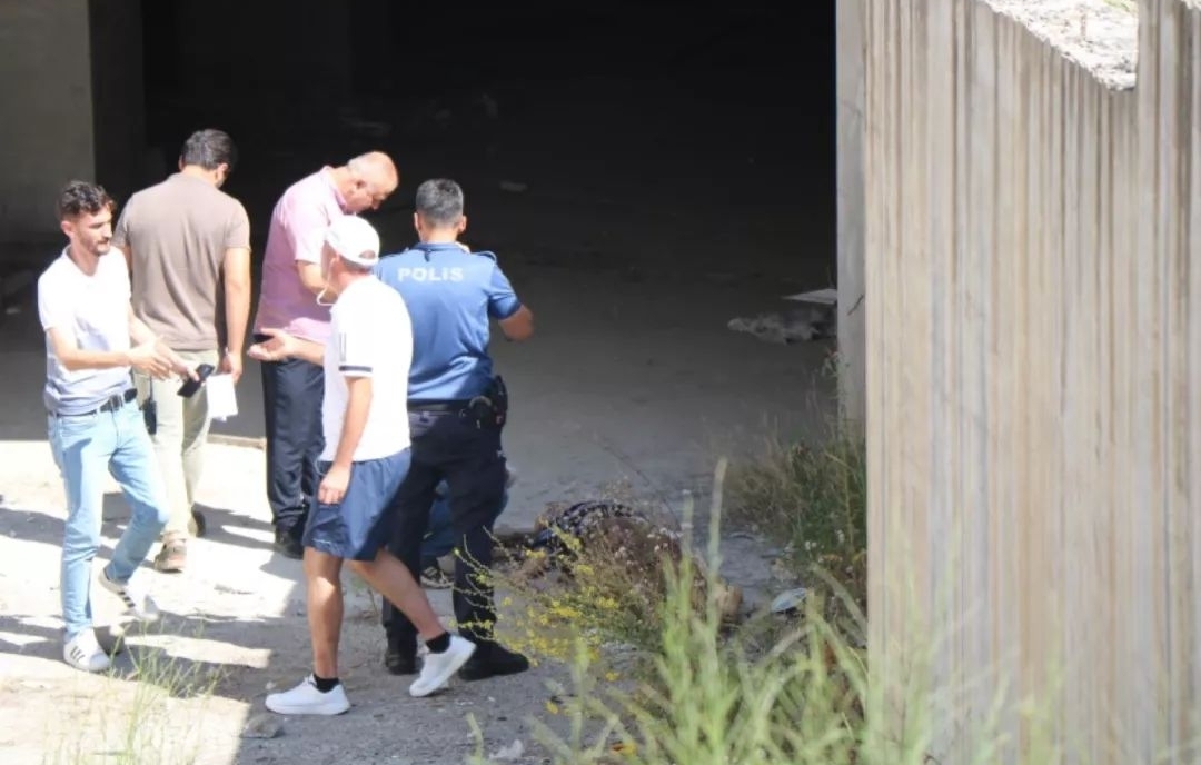 Camii İnşaatında Ceset Bulundu