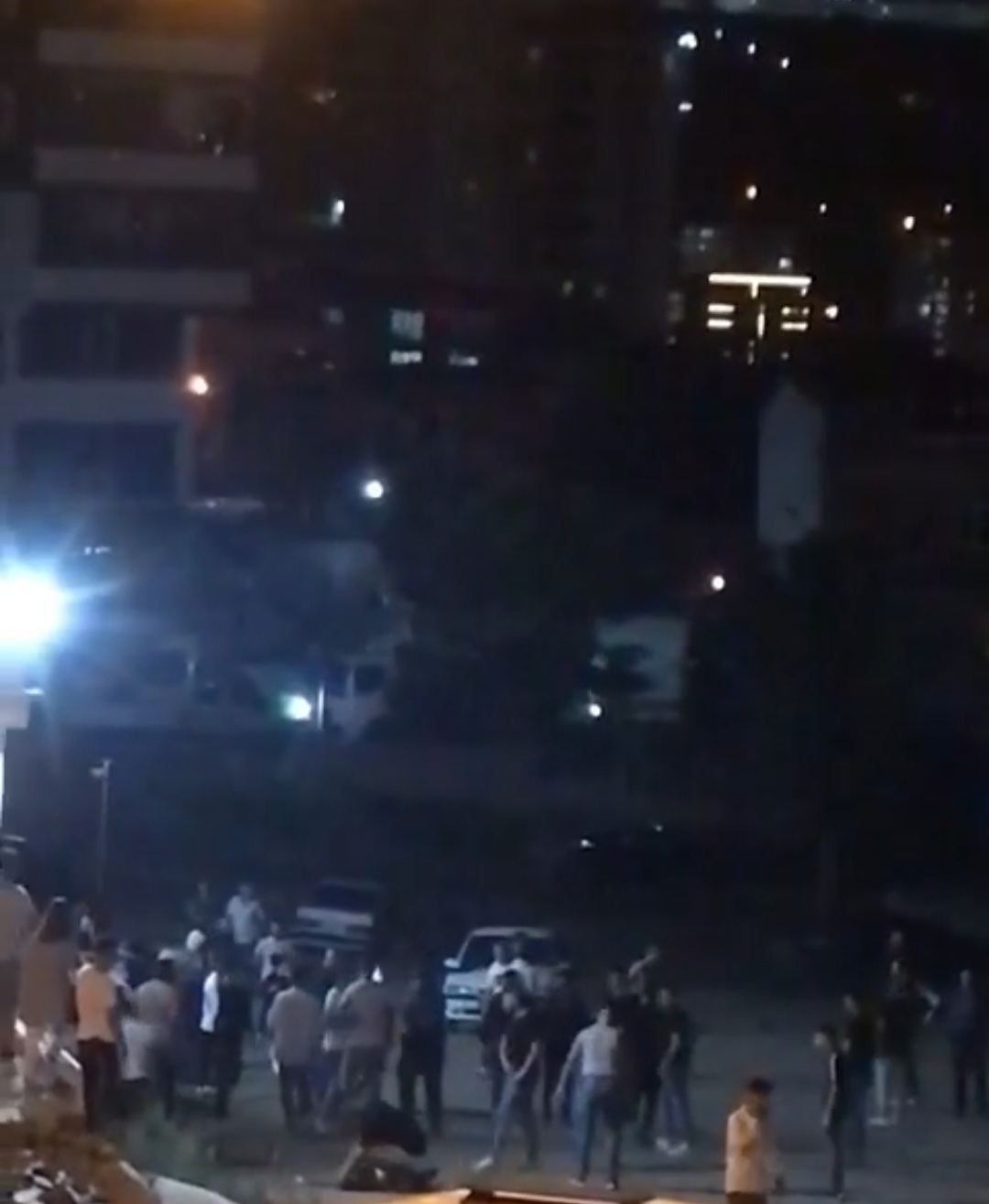 Düğün Salonu Önünde Kavga