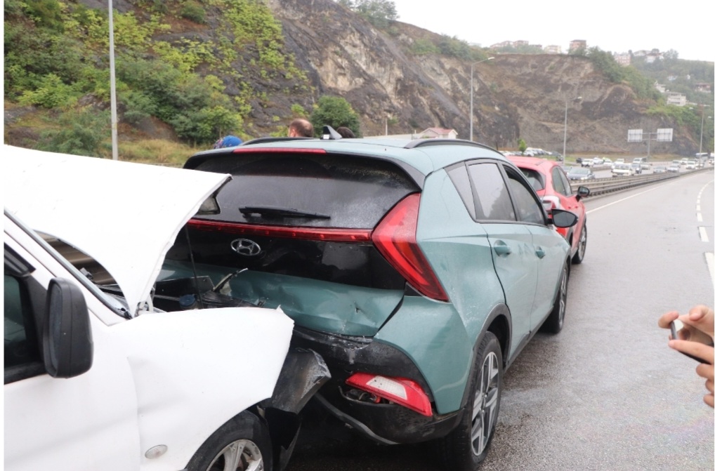 Tekkeköy İlçesinde 8 Araç Birbirine Girdi 