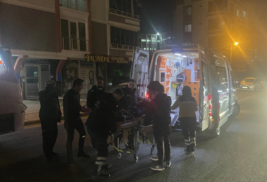 Motosiklet Tır'a Çarptı 