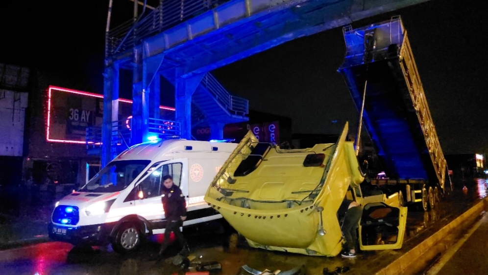 Üst Geçit de Feci Kaza