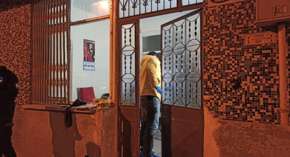 Evinde Ölü Bulundu 