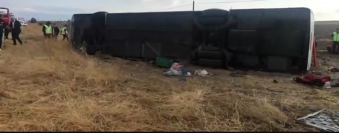 Merzifon'da Yolcu Otobüsü Devrildi