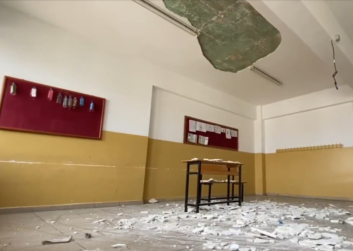 Canik Fatih Ortaokulunun Tavanı Çöktü 