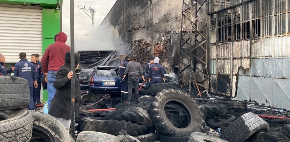 Araç Lastik Deposunda Yangın 