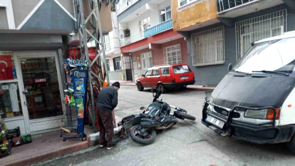 İlkadım da Kamyonet ile Motosiklet Çarpıştı 