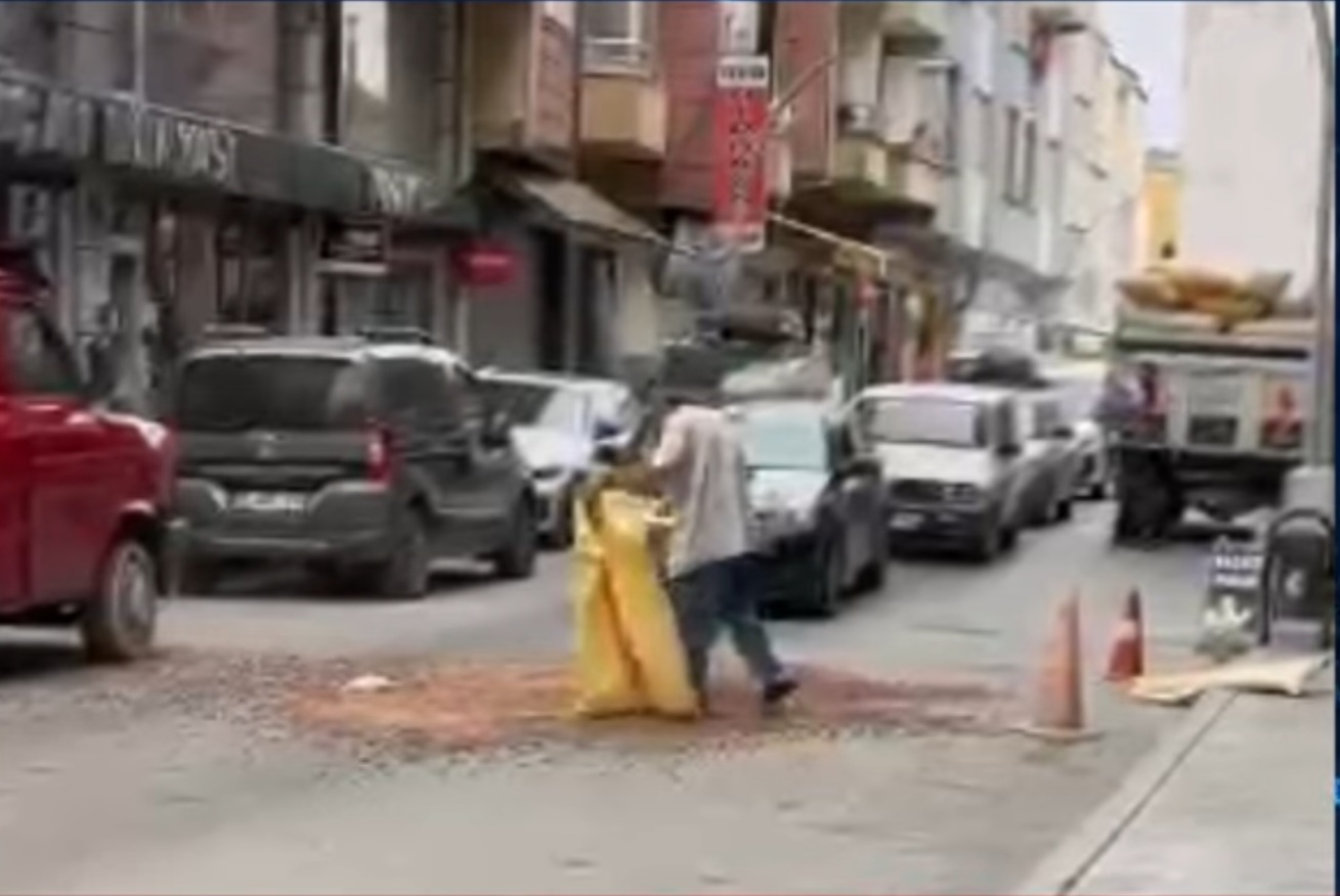 Ürettiği Fındığı Sokağa Döktü 