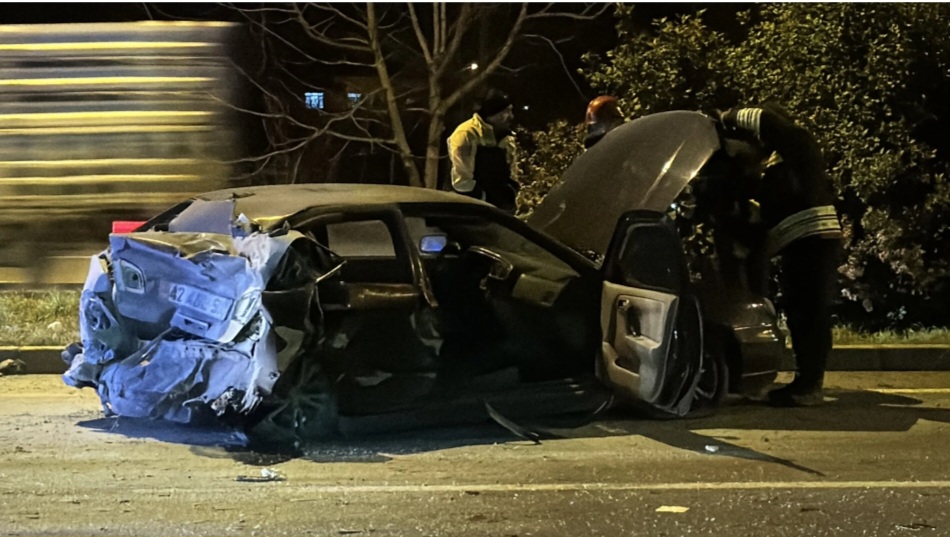 Samsun-Ordu Yolunda Feci Kaza: Otomobil Refüjü Aşarak Tır'a Çarptı, 2 Yaralı