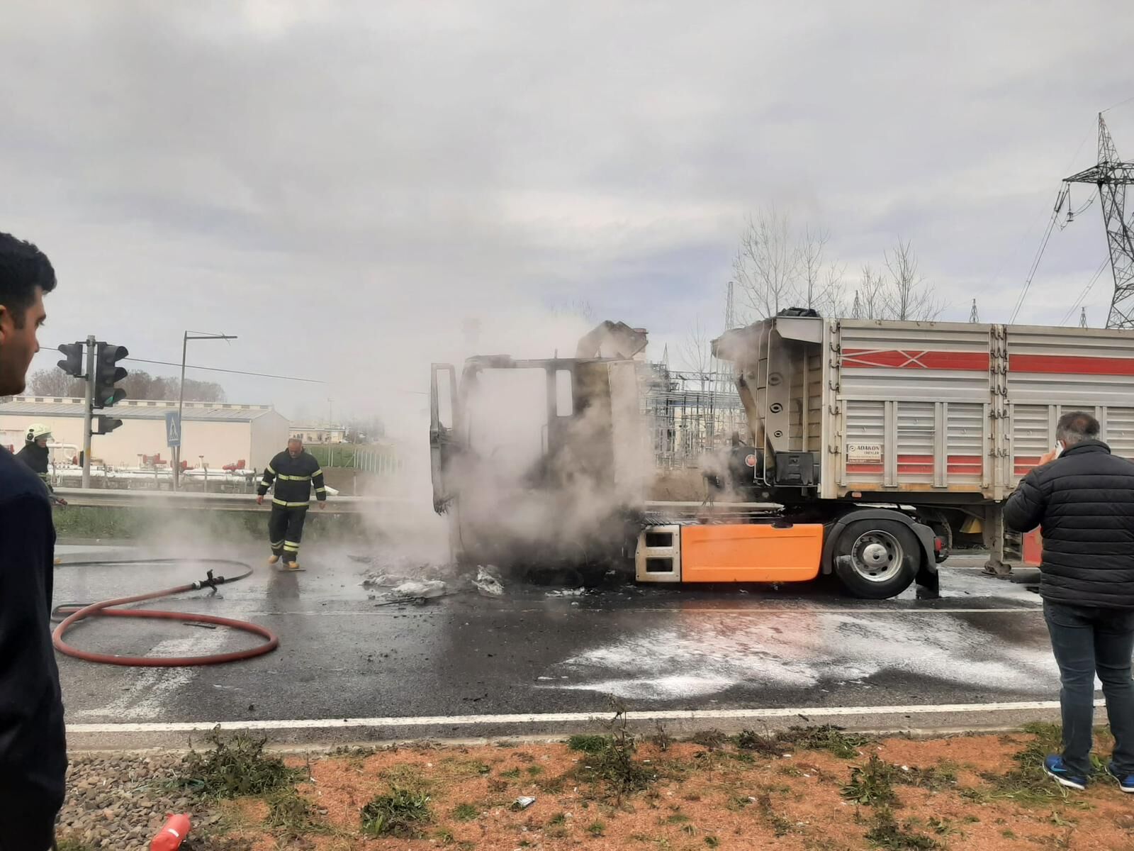 Terme de Seyir Halindeki Tır Alev Aldı