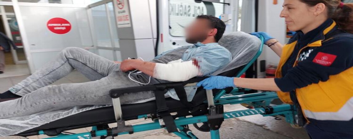 Eşiyle Tartışan Şahıs Bıçakla Kendini Yaraladı 