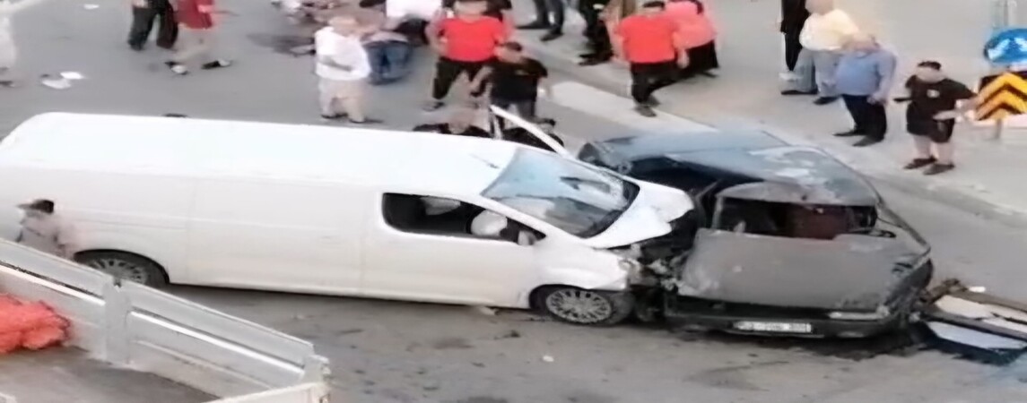İsmet İnönü Bulvarında Korkunç Trafik Kazası
