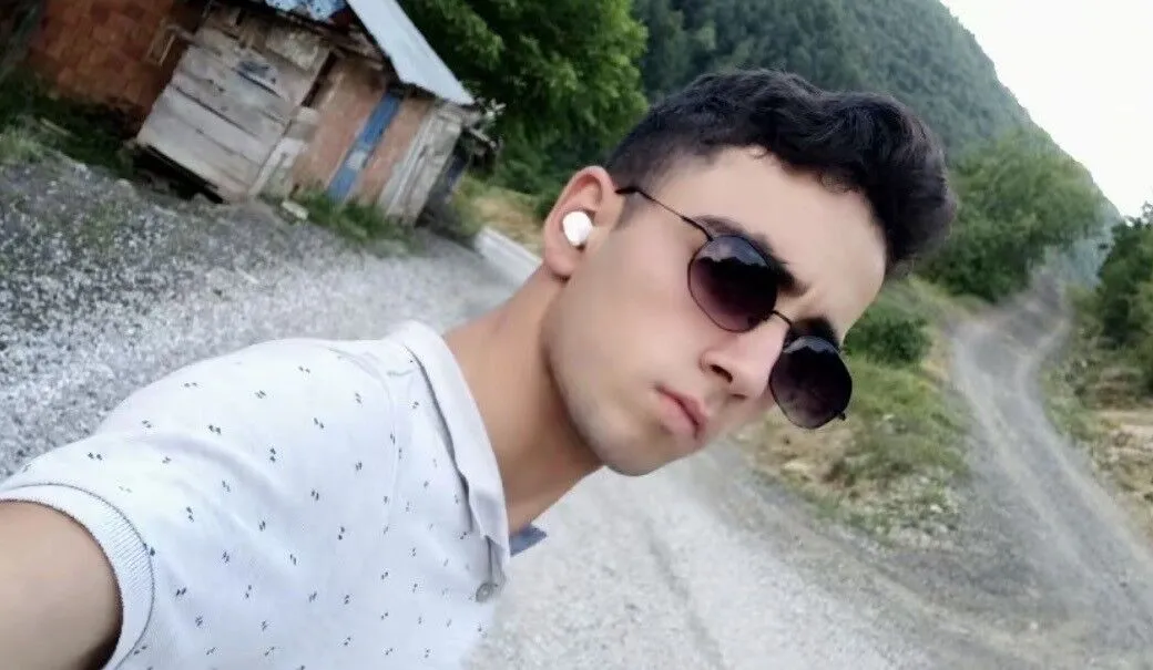 Samsun Canik'te Talihsiz Kaza: 19 Yaşındaki Genç, Kestiği Ağacın Altında Kalarak Hayatını Kaybetti