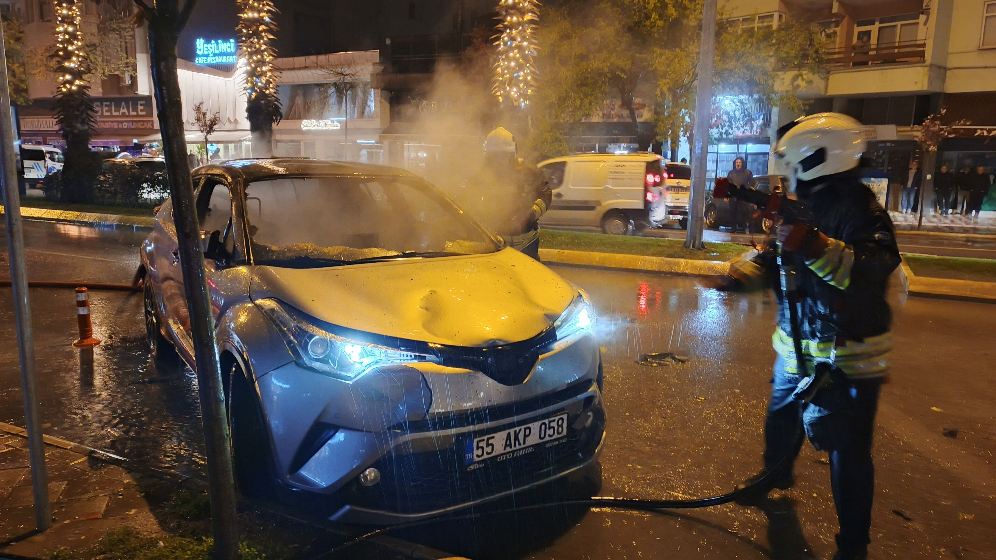 Bafra’da Babasıyla Tartıştıktan Sonra Aracını Ateşe Verdi