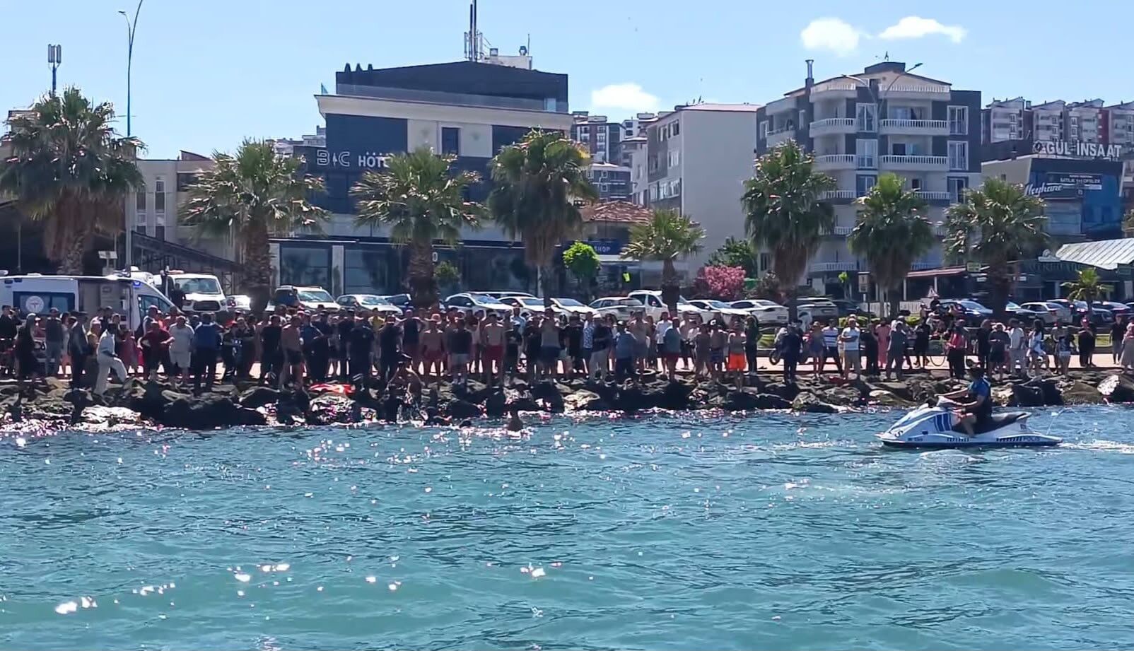 Samsun'da Denizde Boğulma Tehlikesi Geçiren 45 Yaşındaki Kişinin Durumu Ağır