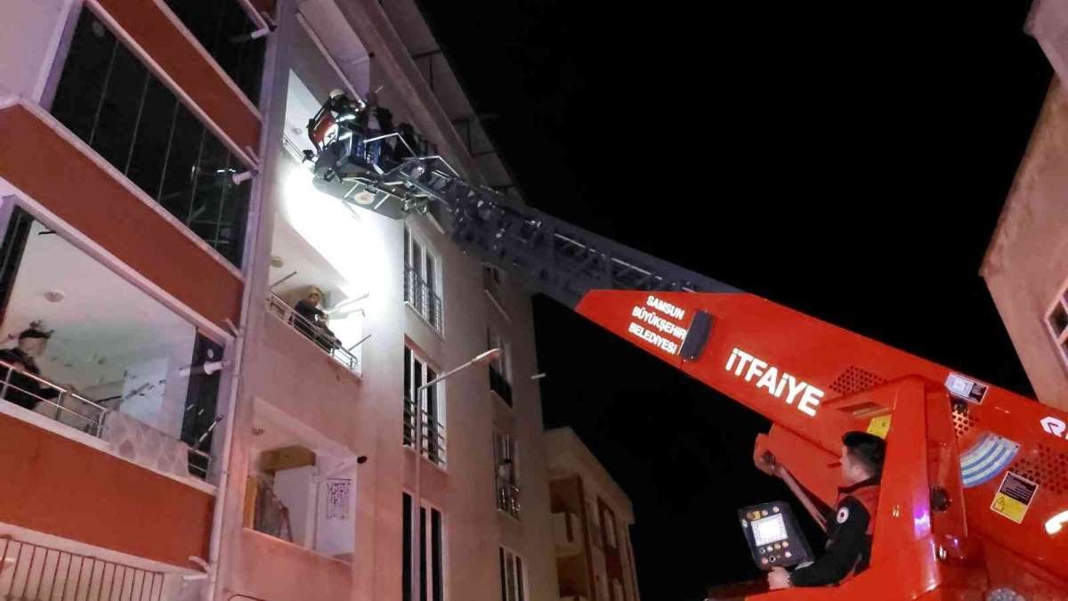 Tekkeköy'de Korkutan Yangın 