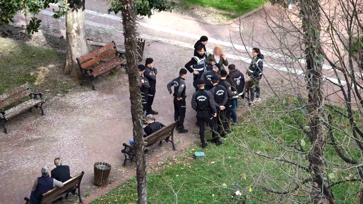 Anıtpark da Sarhoş Çift Polise Yumruk Attı