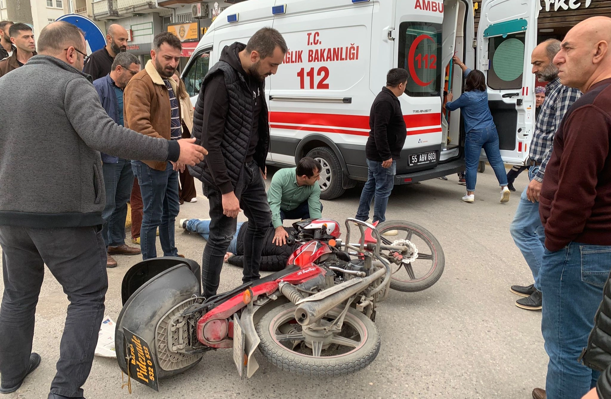 Otomobil ile Motosiklet Çarpıştı 