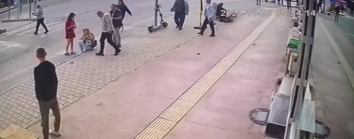 Motosiklet Sürücüsü Genç Kıza Çarpıp Kaçtı