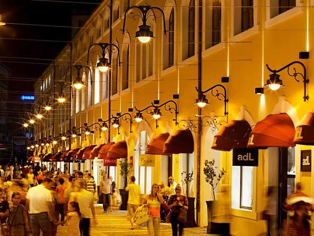 Samsun’da Yılbaşı Alışverişi: Hediyeden Sofraya En İyi Adresler