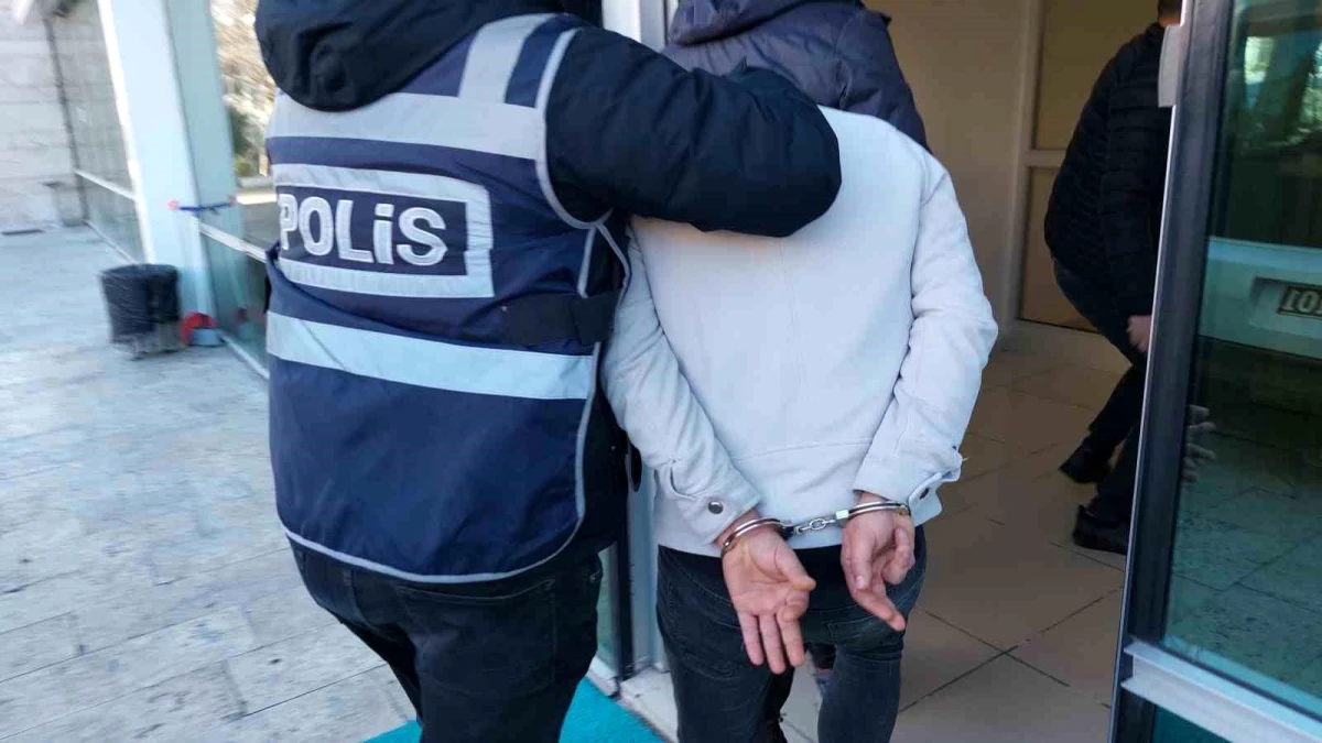 Patronuna Götürülen Parayı Gasp Etti