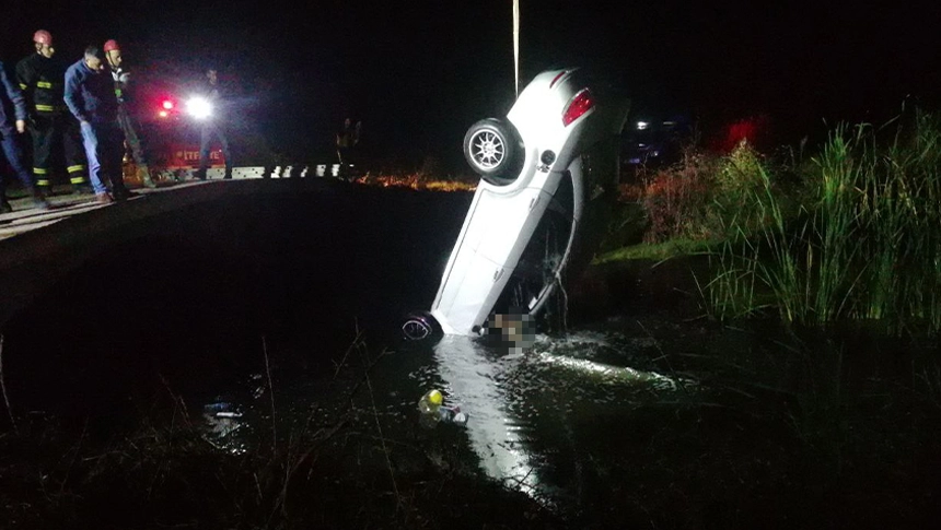 Samsun da Araç Su Kanalına Düştü 