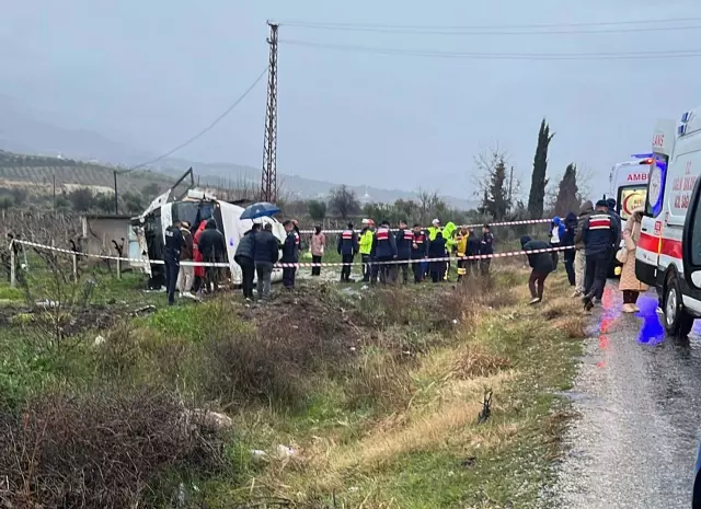 Sağlık Çalışanlarını Taşıyan Midibüs Üzüm Bağına Devrildi: 1 Ölü, 25 Yaralı