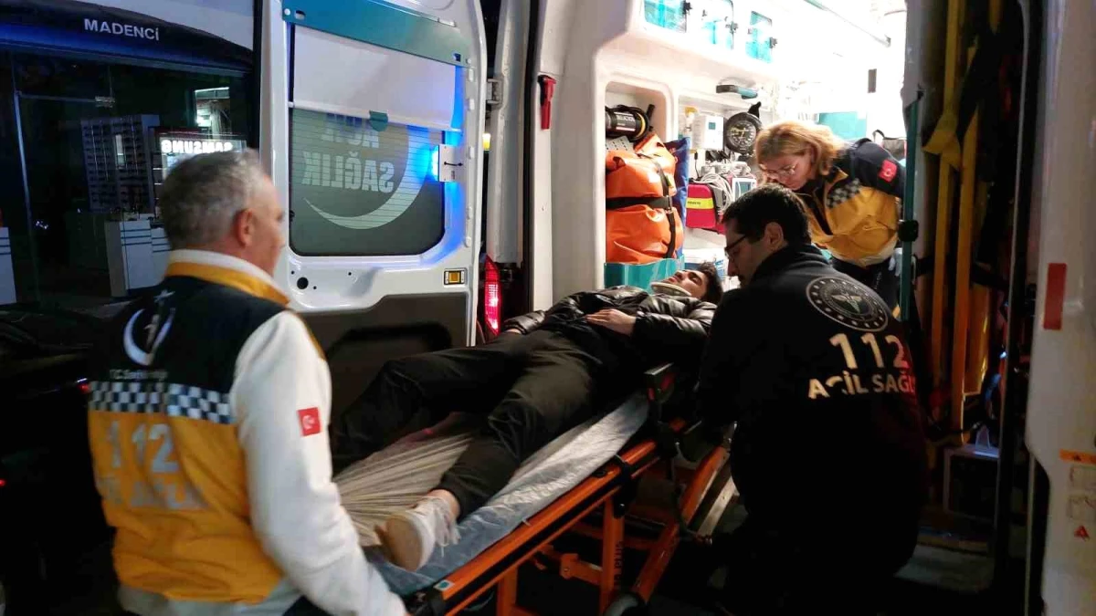 İlkadım da Otomobil ile Motosiklet Çarpıştı 