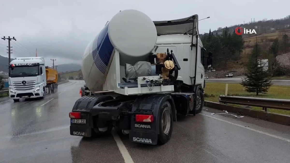 Atakum da Tanker ile Otomobil Çarpıstı