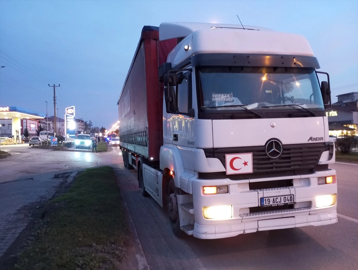 Çarşamba da Otomobil ile Tır Çarpıştı 