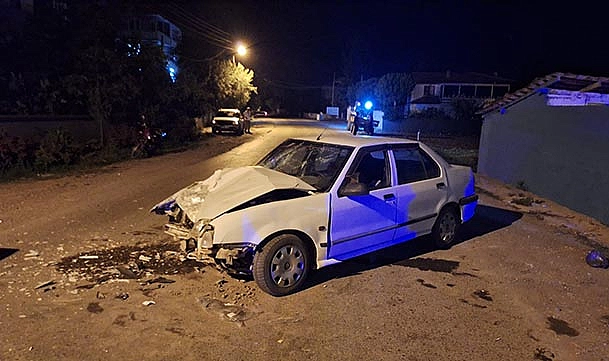 Bafra da Otomobil ile Traktör Çarpıştı 