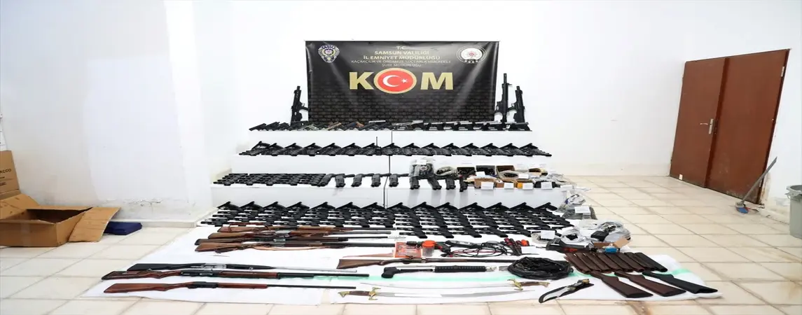 KOM Polisi Tarafından Eş zamanlı Operasyon