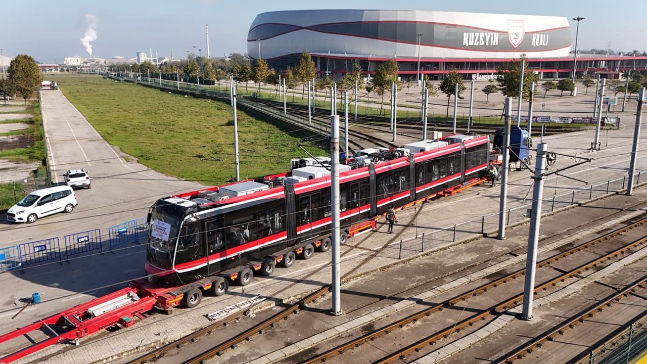 Samsun’un Raylı Sistem Filosu Güçleniyor: 4. Yeni Tramvay Şehre Ulaştı