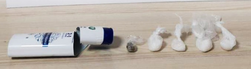 Şampuan Kutusundan Uyuşturucu Çıktı