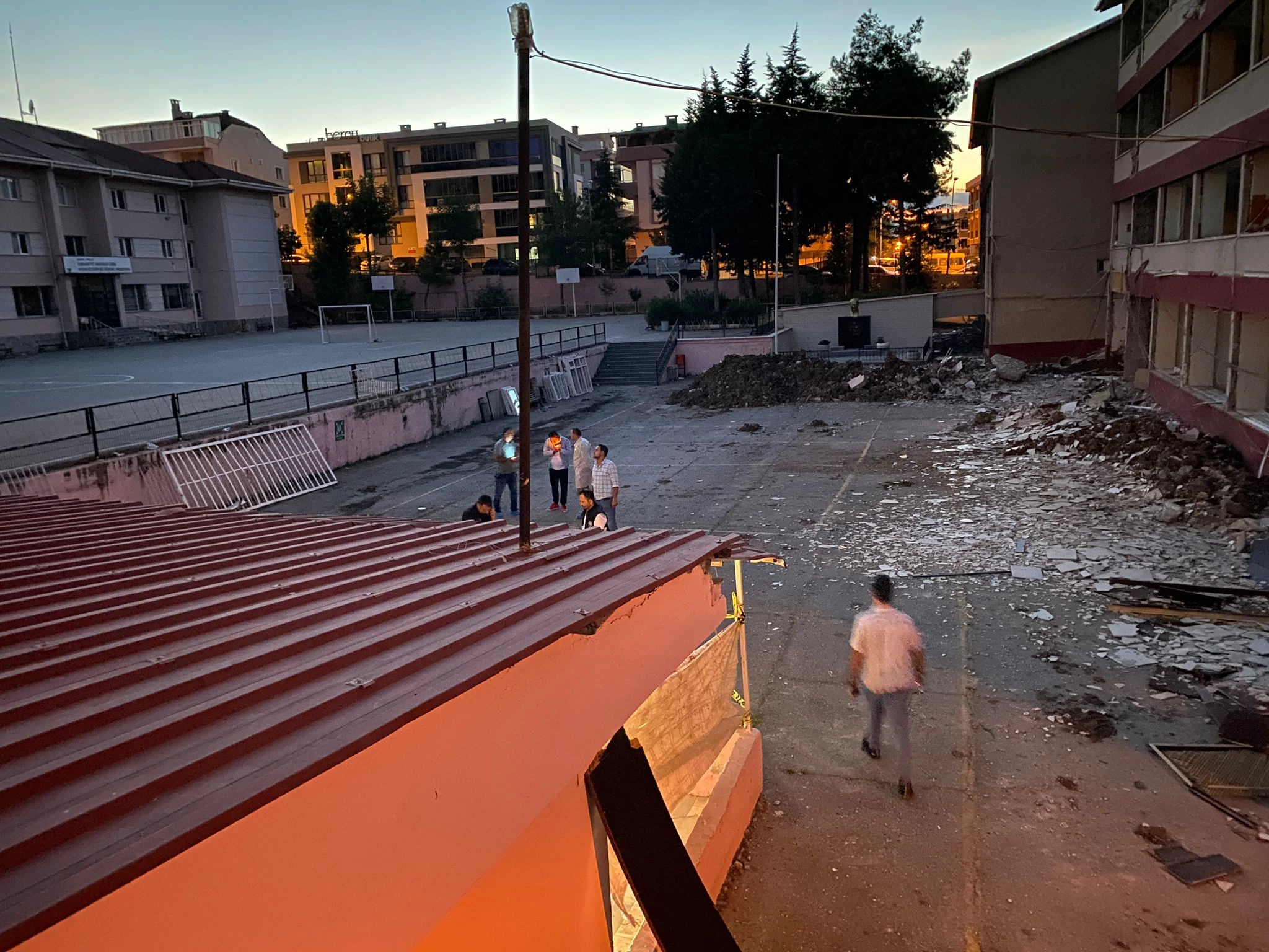 Emekli Polis Memuru İntihar Etti